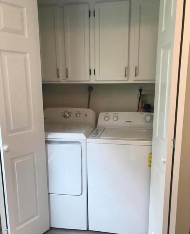 Foto del edificio - 2950 Strauss Terrace