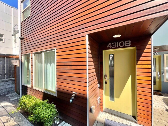 Building Photo - Great Townhome for rent