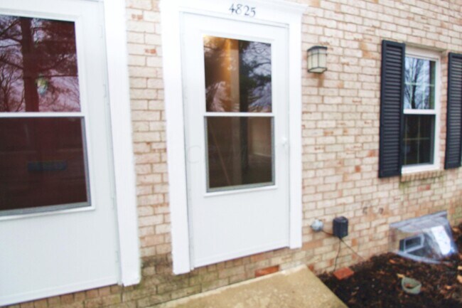 Foto del edificio - 4825 Dierker Rd