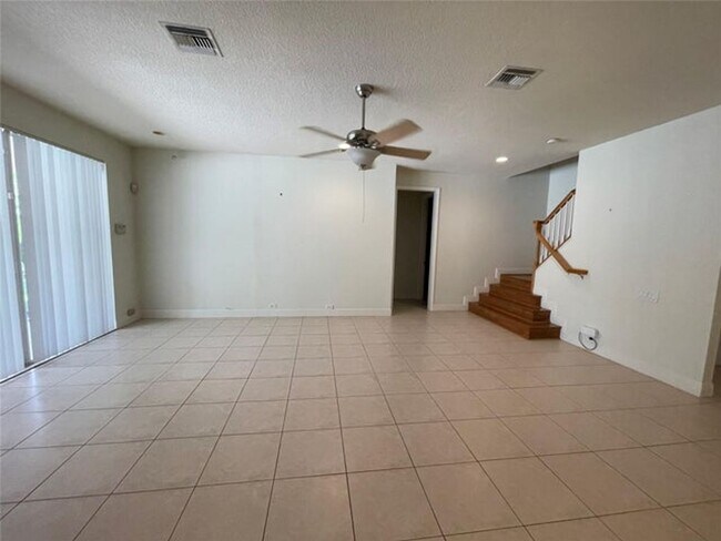 Foto del edificio - 10225 NW 60th Pl
