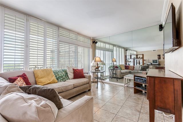 Foto del edificio - 6211 W Northwest Hwy