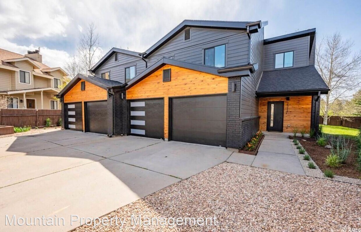 Foto principal - 3 br, 2.5 bath House - 2317 Calumet Circle