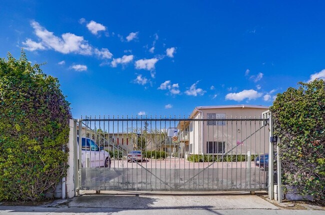 Foto del edificio - 2425 S Ridgeley Dr
