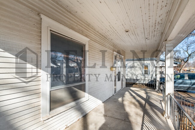 Building Photo - 221 S Glenn St