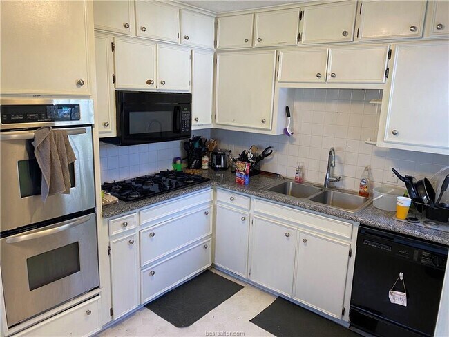 Building Photo - 100 E Brookside Dr