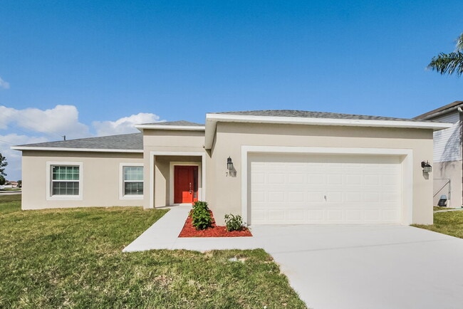 Building Photo - 700 Pincon Ln