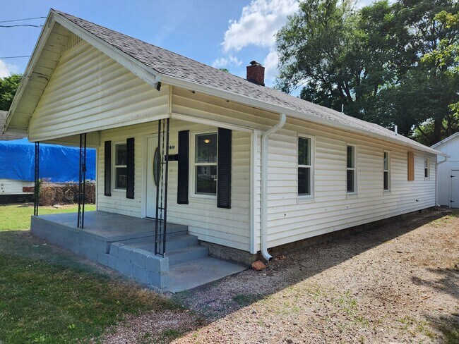 Building Photo - Spacious 4-Bedroom, 2-Bathroom Home AVAILA...