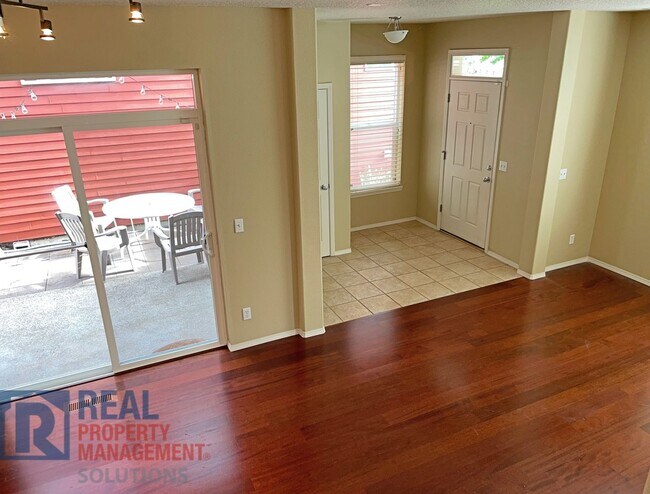 Building Photo - Remarkable Custom Home in Arbor Vineyard!