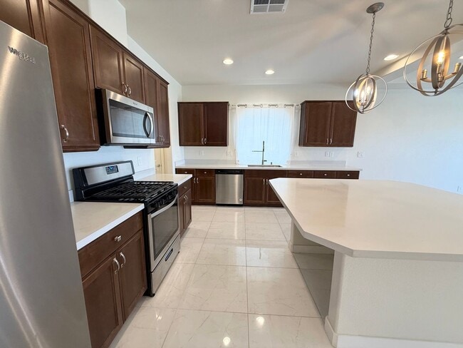 Building Photo - 4/BD 2.5/BA Modern Homewith Solar, Mountai...