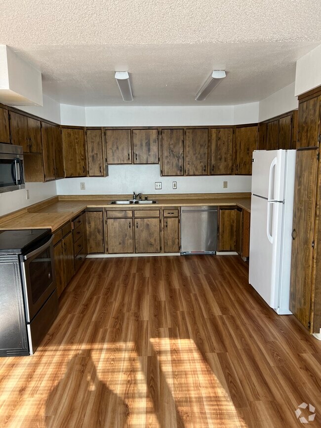Building Photo - 1701 Roosevelt Dr