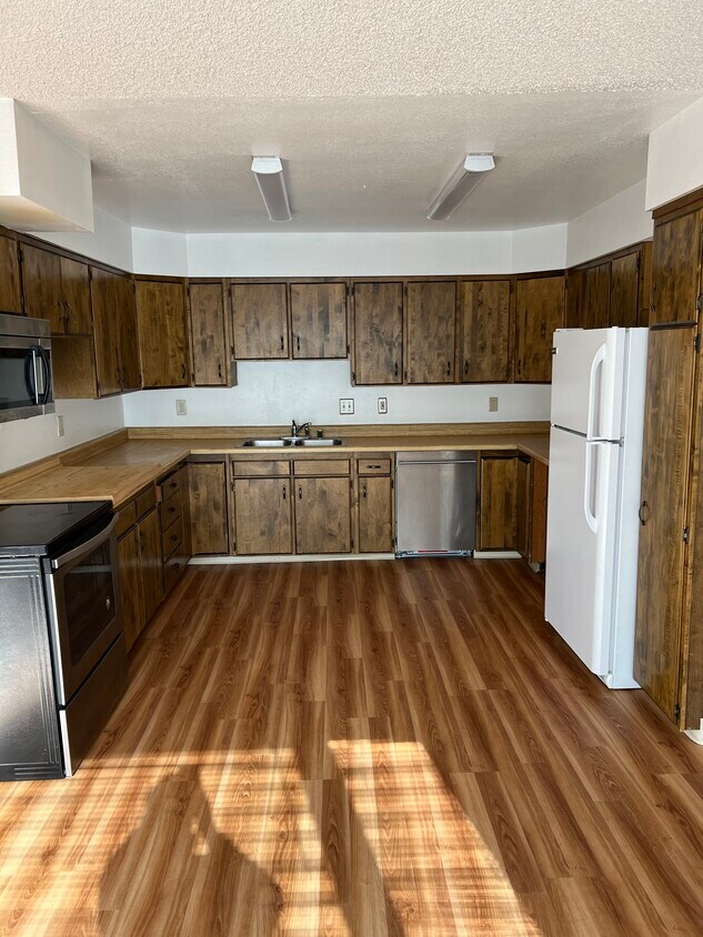 Photo - 1701 Roosevelt Dr (Anchorage, AK)