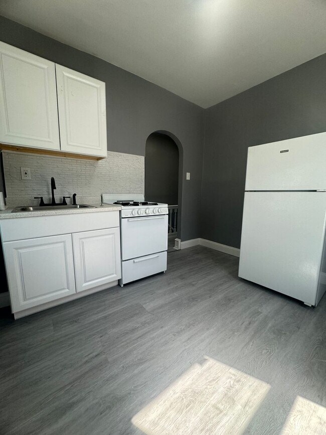 Building Photo - 1246 S 53rd St