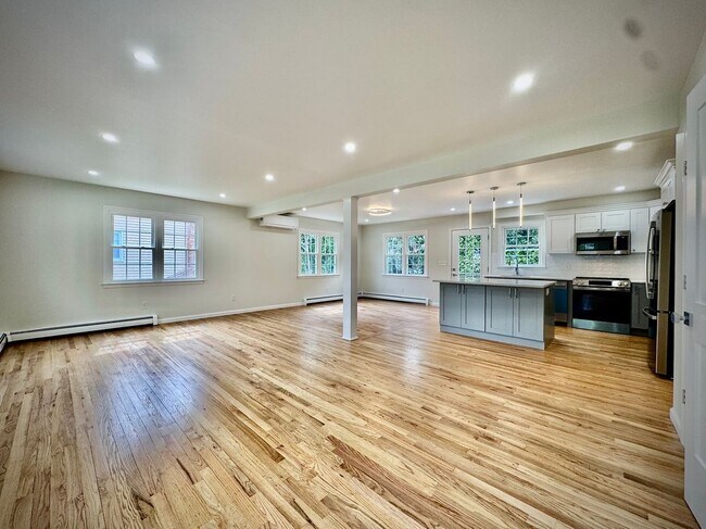 Building Photo - 38 Pepperbush Ln