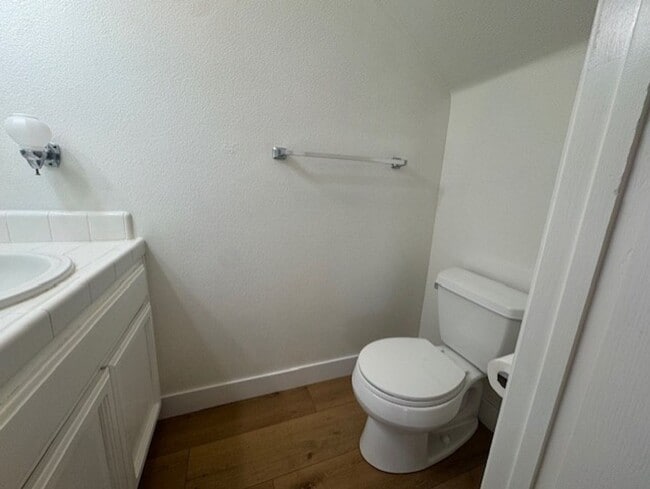 Foto del edificio - Newly Remodeled and Spacious 4 Bedroom Tow...