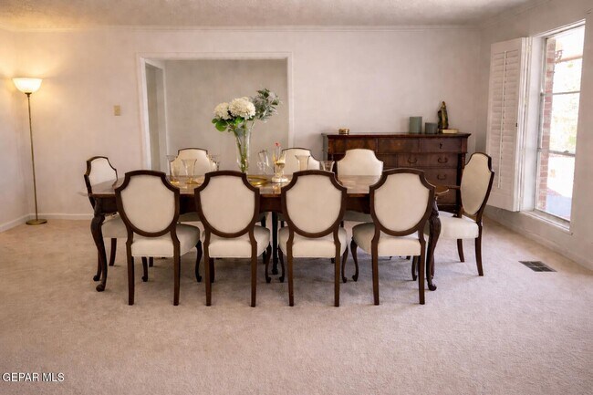 Foto del edificio - 6028 Torrey Pines Dr