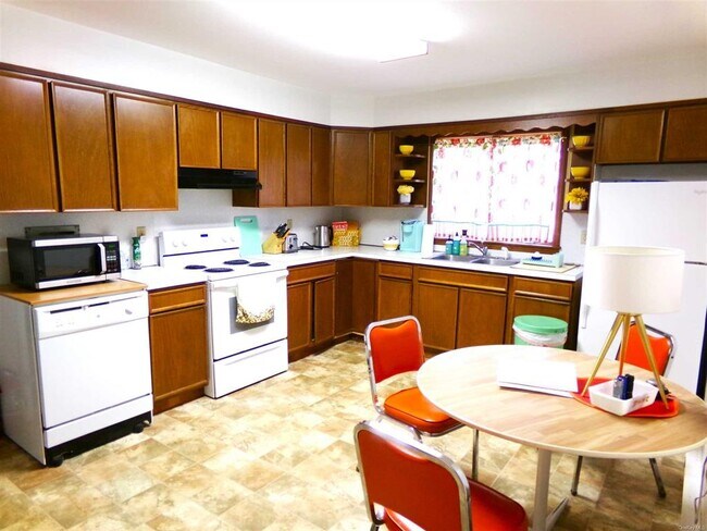 Building Photo - 1119 NY-308