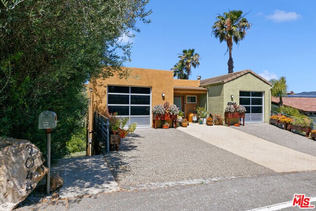 Foto del edificio - 2044 Corral Canyon Rd