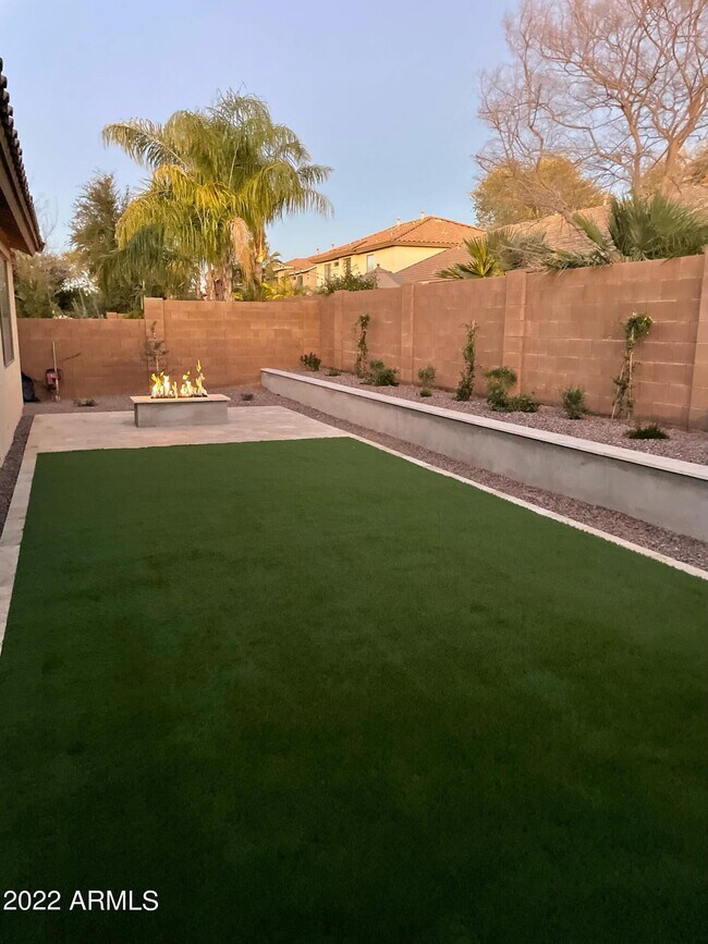 Building Photo - 6857 S Birdie Way