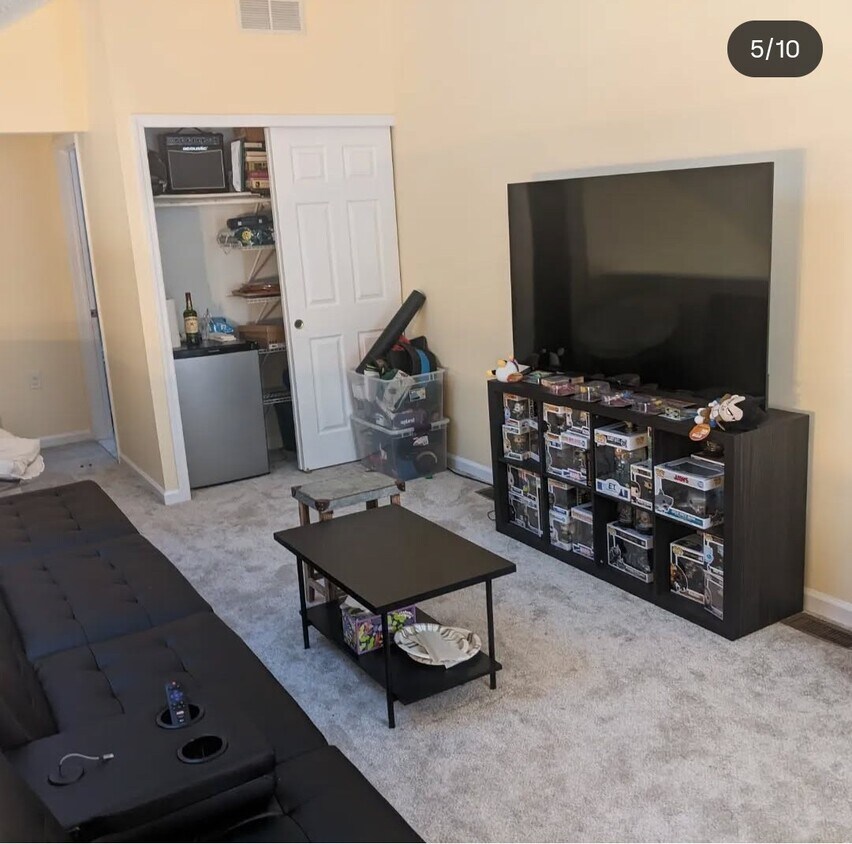 Foto del edificio - 803 Begonia Ct