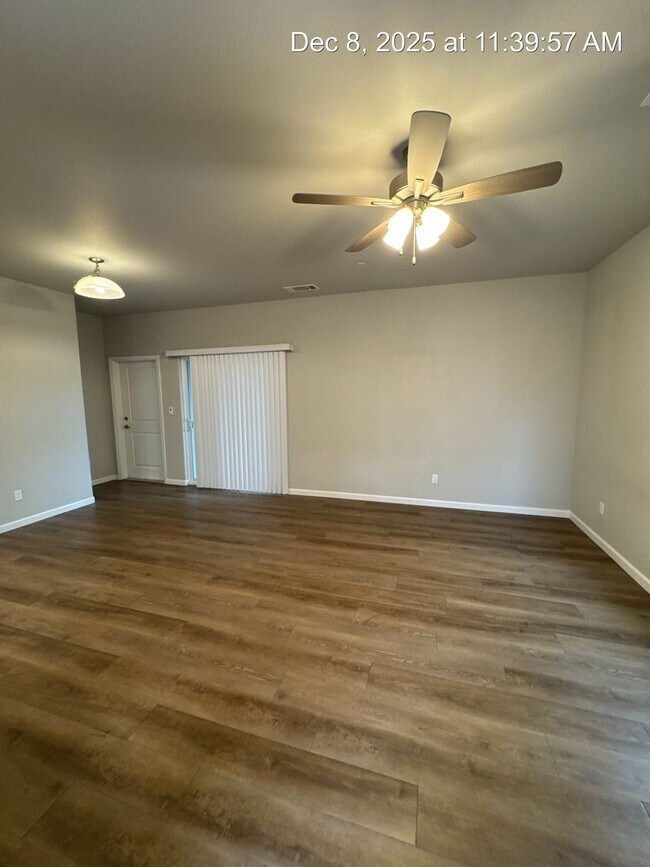 Building Photo - 4319