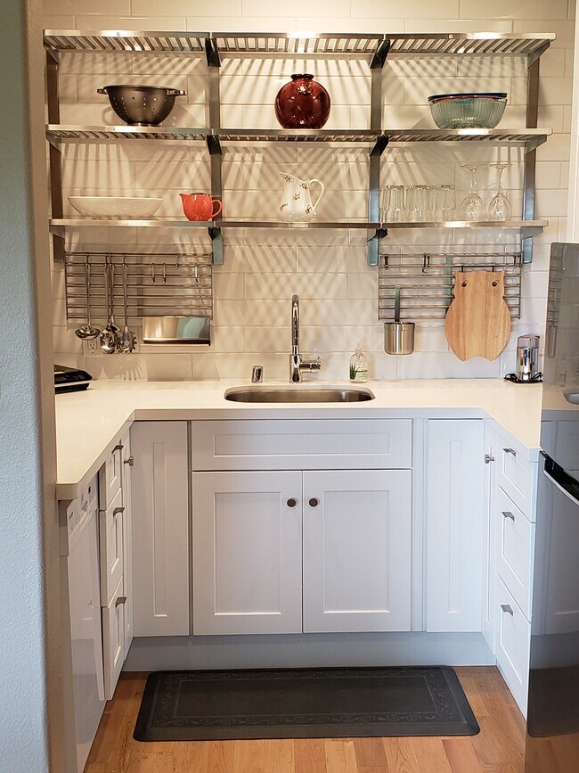 Kitchen - 1117 Alvarado Rd