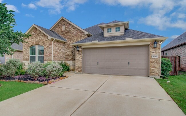 Building Photo - 6914 N Elmwood Trail