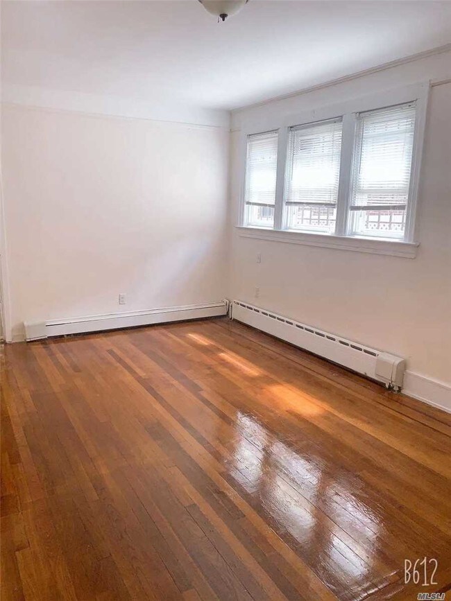 Foto del edificio - 34-12 Murray Ln