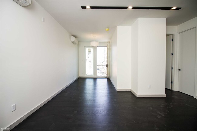 Building Photo - 3 br, 1.5 bath Apartment - 227 Winthrop St