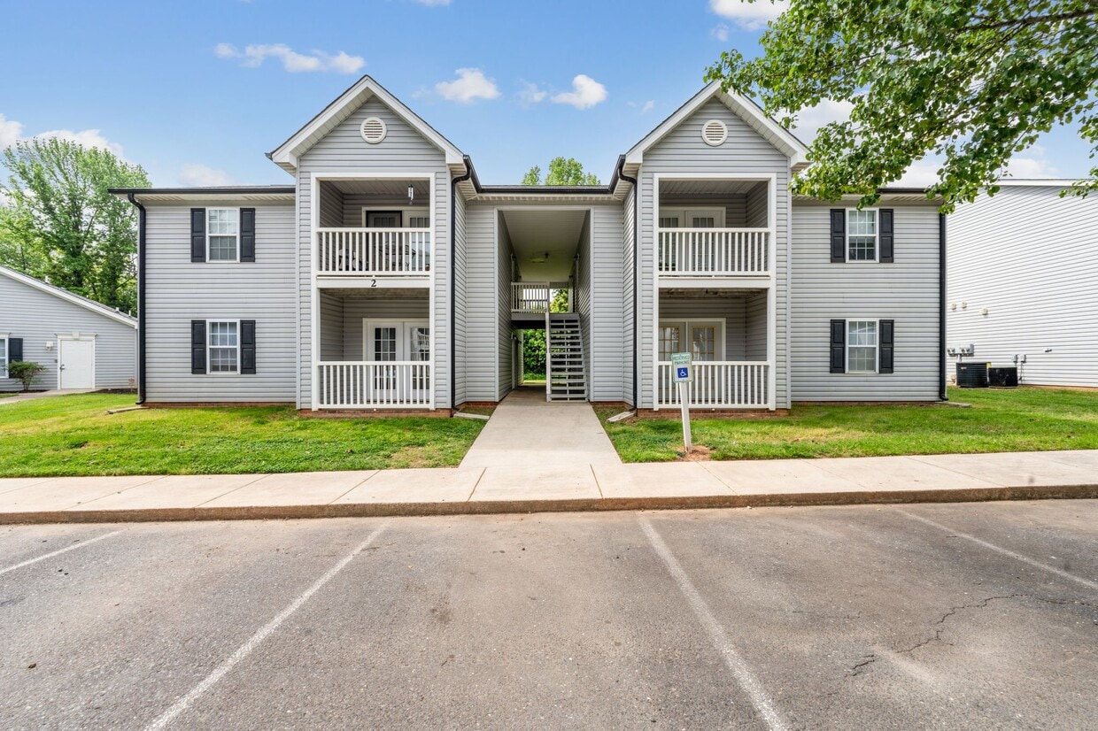 Arlington - Outside View - Arlington Apartments
