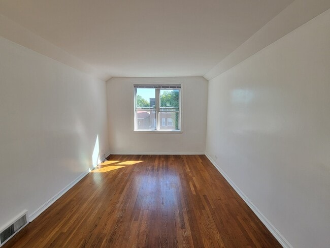 Foto del edificio - 4048 N Marmora Ave