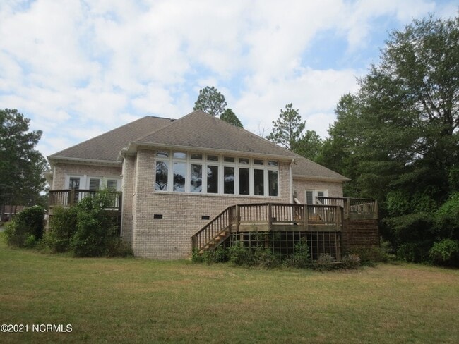 Building Photo - 8 Country Club Blvd