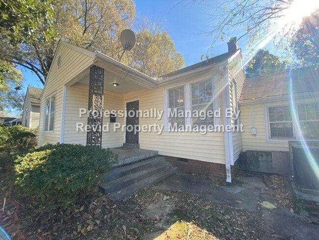 Building Photo - First Month Free on an 18-Month Lease!!