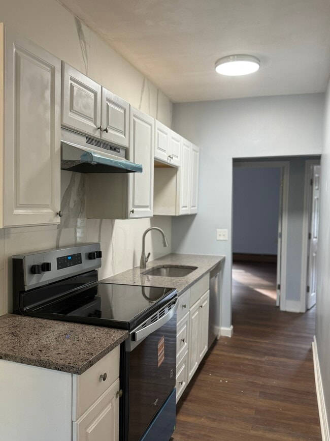 Building Photo - 461 Aiken Ave