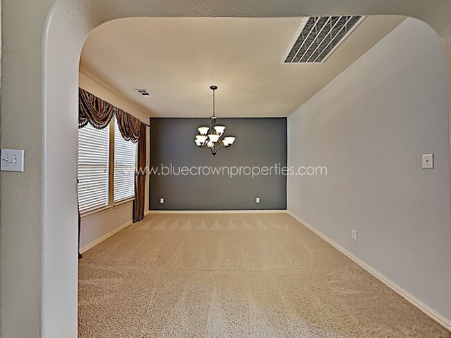 Photo - 1917 Lawnview Dr House