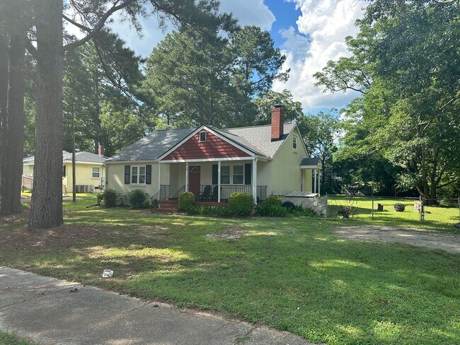 Foto del edificio - 523 Hilltop Dr