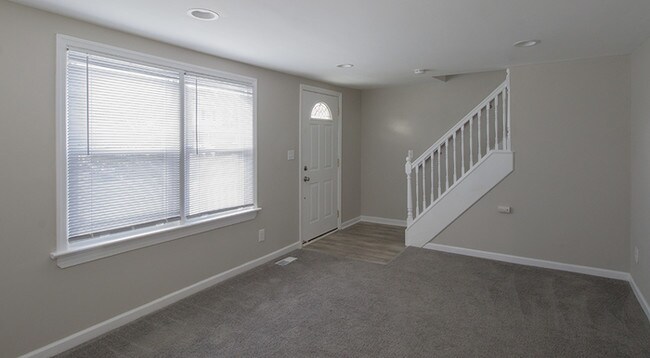 Building Photo - Newly renovated home in West Deptford!