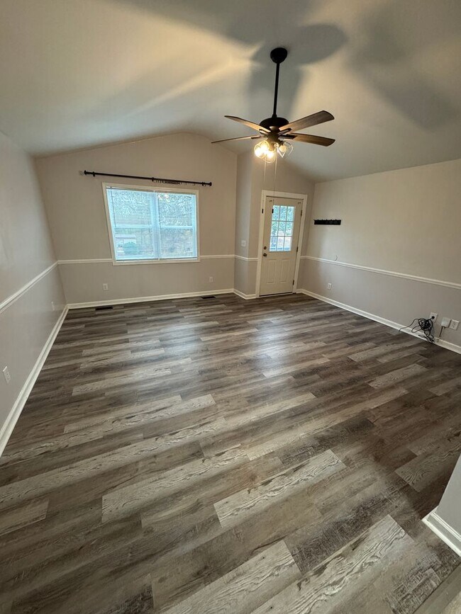 Foto del edificio - 3 bed & 2 bath in Saks! $200 off first months rent!