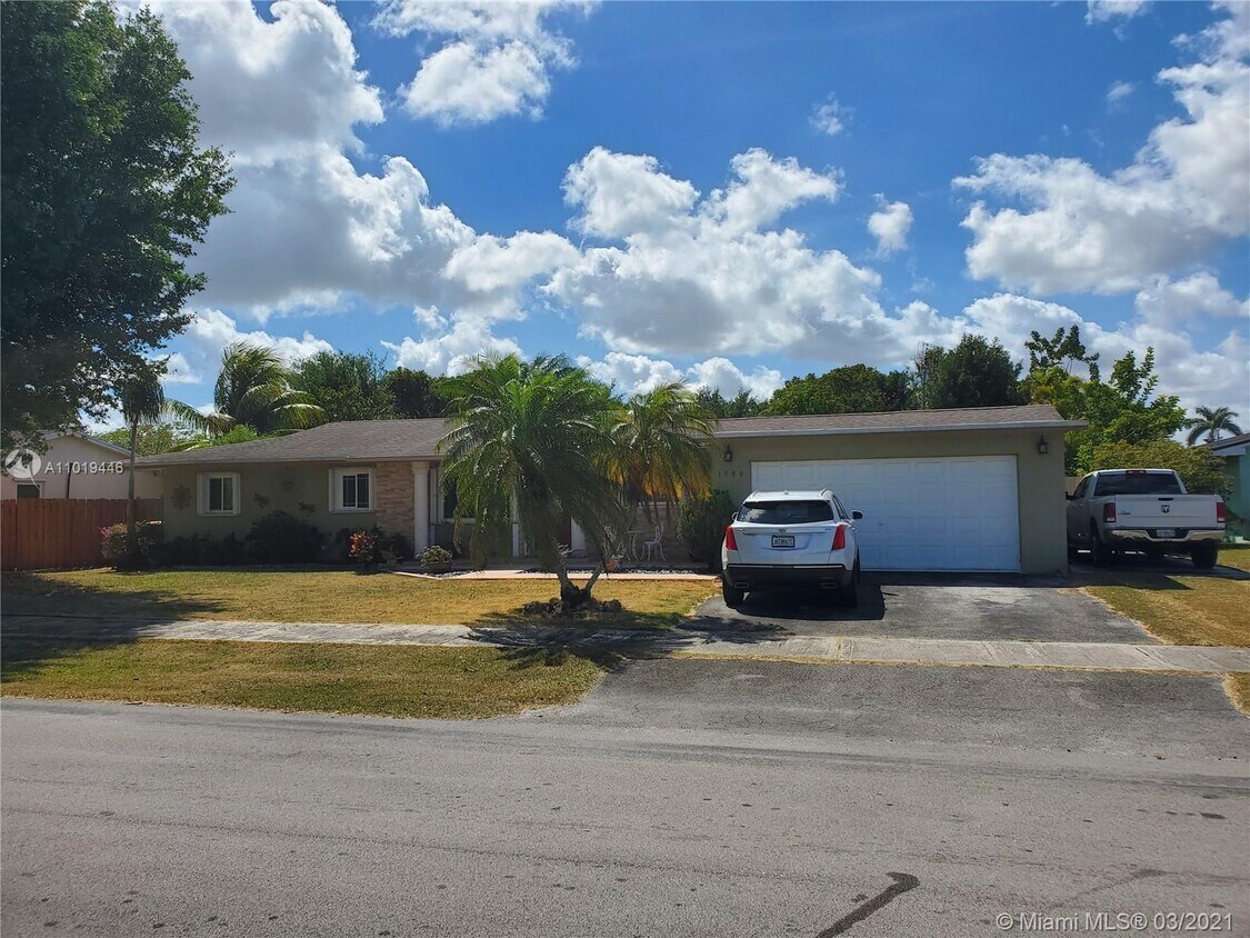 Primary Photo - 1700 NW 12th Ave