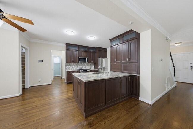 Foto del edificio - Southern Charm Meets Everyday Entertainment and Convenience!