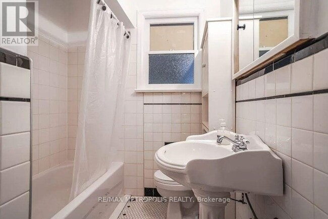 Building Photo - 366 Beechgrove Dr