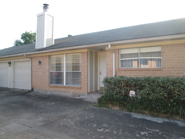 Foto del edificio - 10815 Sugar Hill Dr