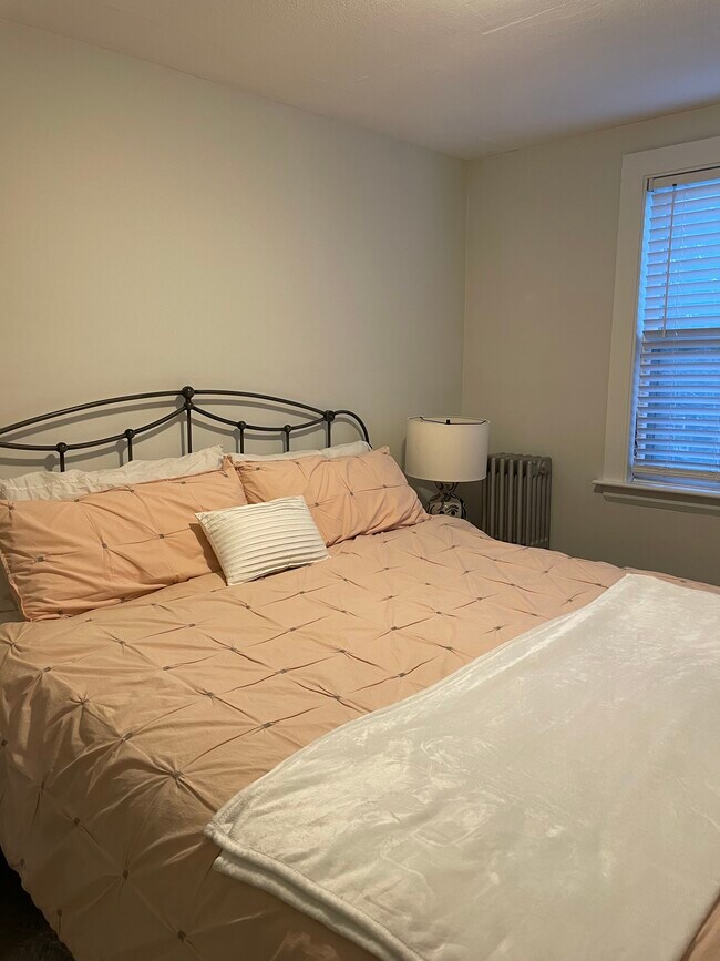 2nd bedroom - 35 High St