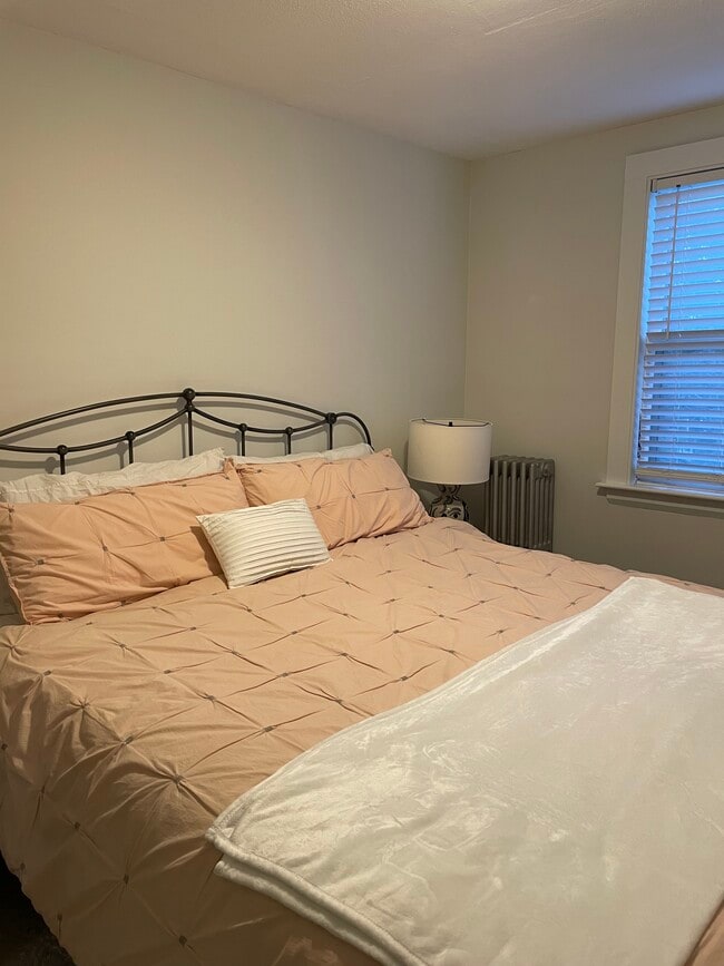 2nd bedroom - 35 High St