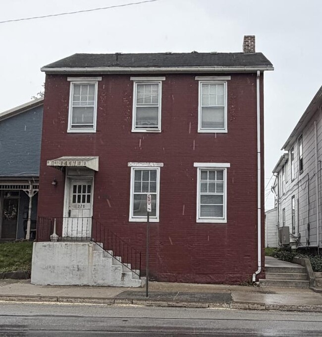 Building Photo - 228 Chambersburg St