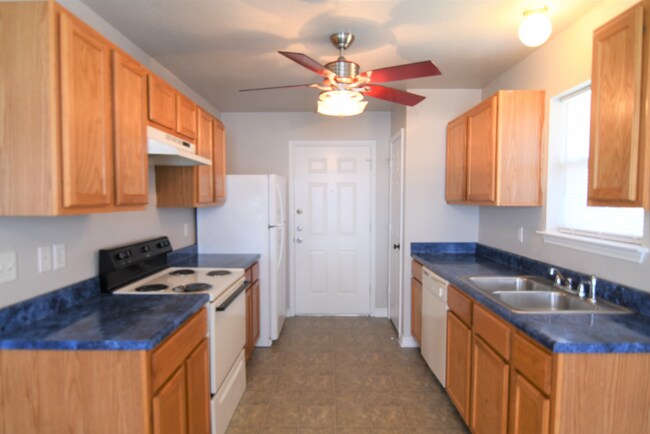 Building Photo - 1011 Carla Kay Dr