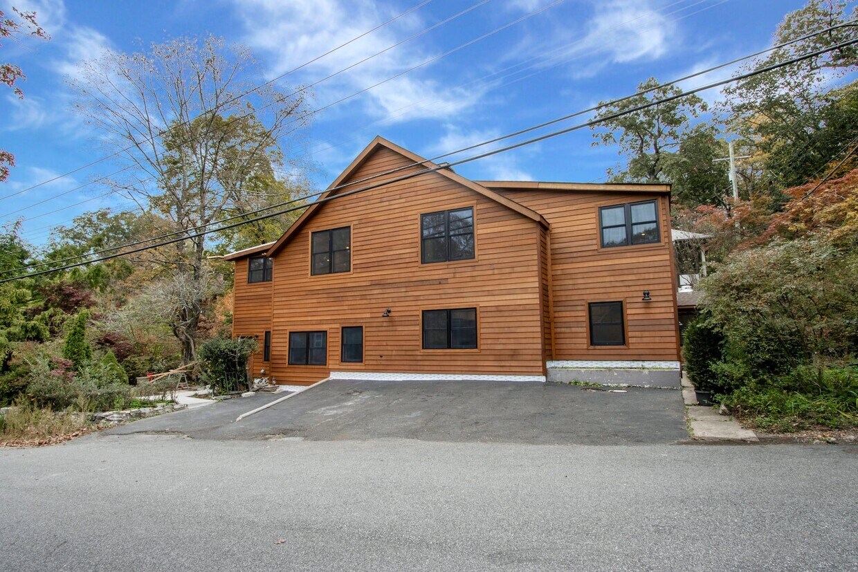 73 Clubhouse Rd, Tuxedo Park, NY 10987 House Rental in Tuxedo Park