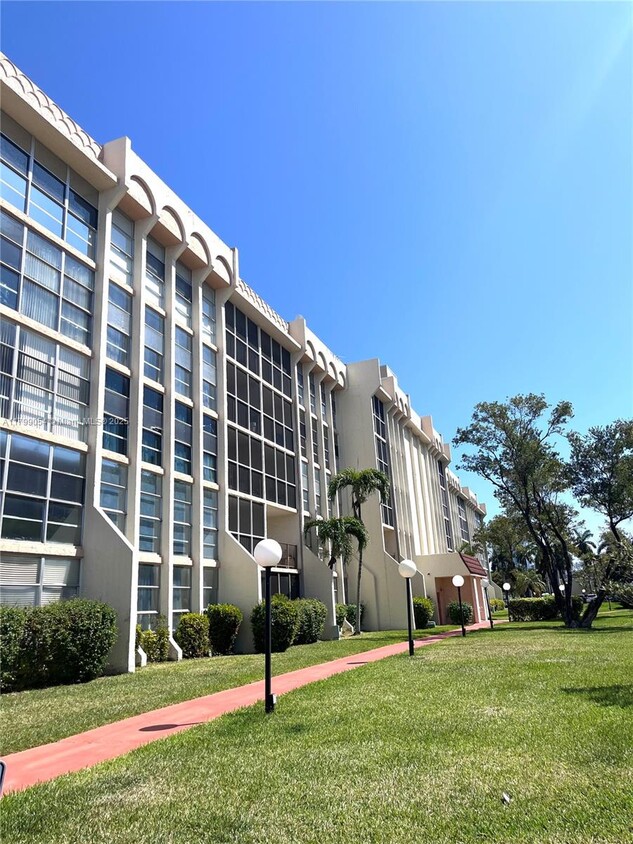 Foto principal - 851 Three Islands Boulevard