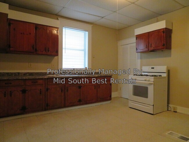 Building Photo - 28 N McNeil St