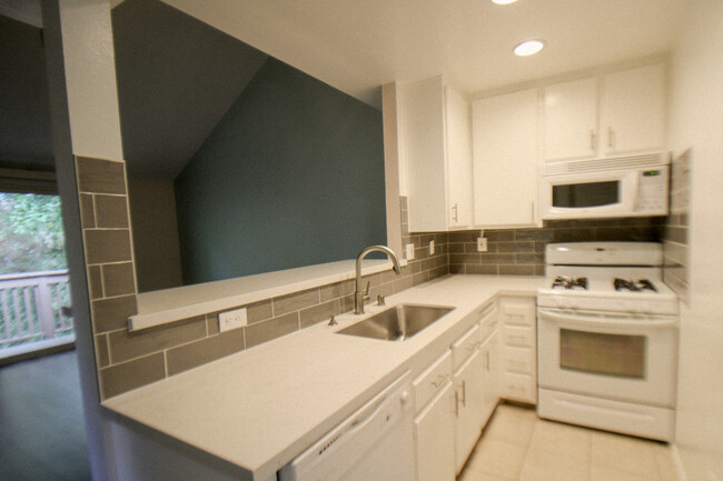 Foto del edificio - 7101 Farralone Ave