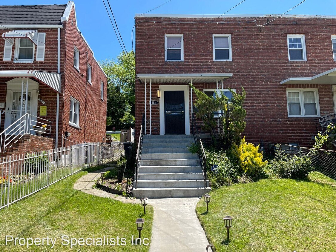 4 br, 2 bath House 553 Foxhall Place, SE House Rental in Washington